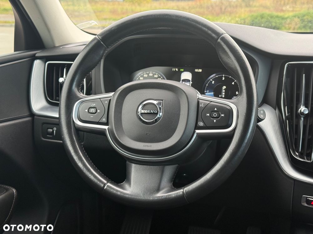 Volvo XC 60 D4 AWD Geartronic Momentum - 27
