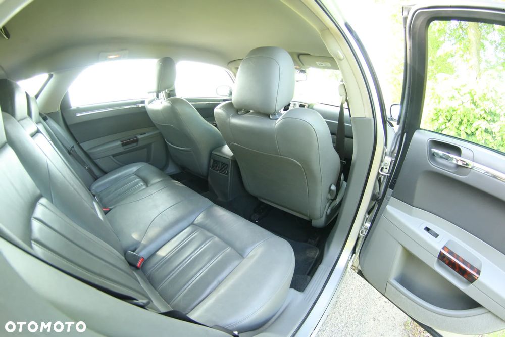 Chrysler 300C 5.7 V8 Hemi - 8