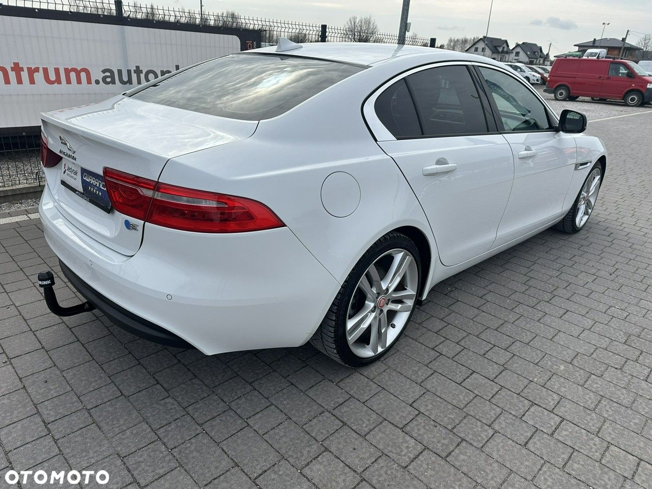 Jaguar XE - 9