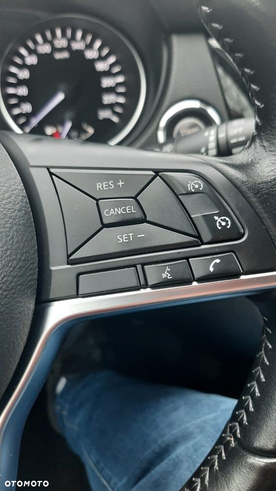 Nissan Qashqai 1.3 DIG-T TEKNA - 22