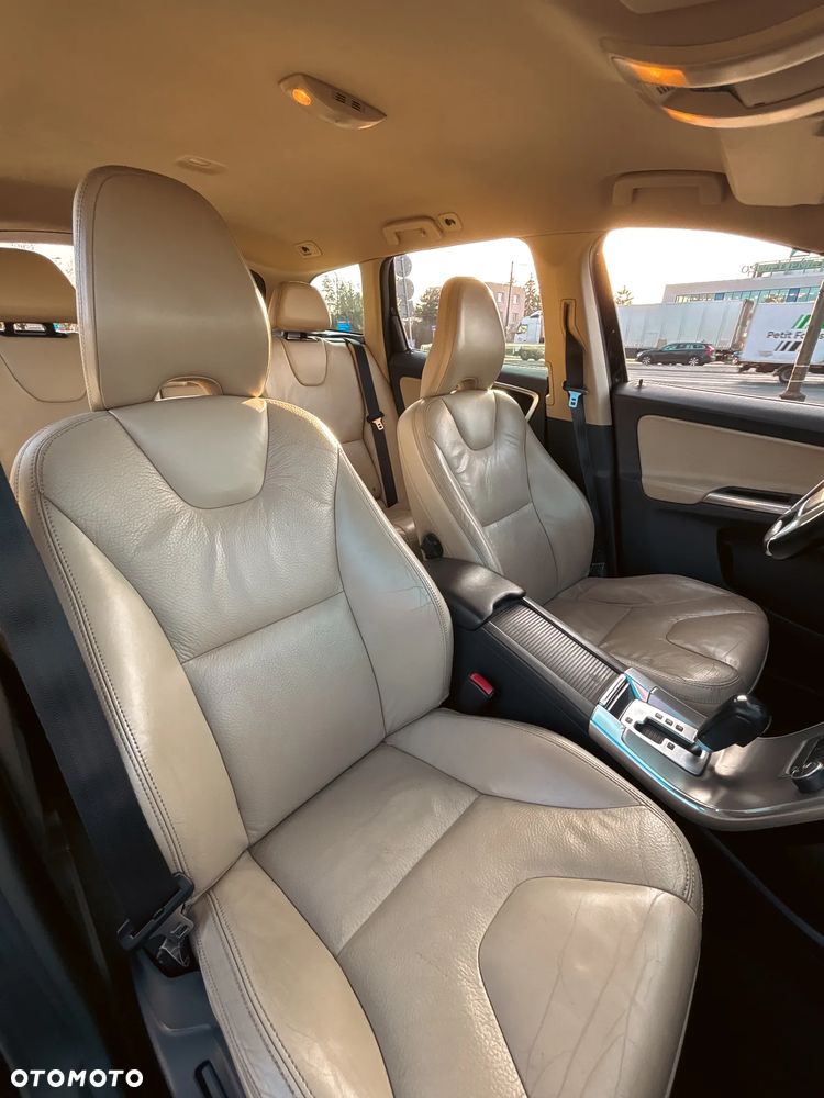 Volvo XC 60 2.4D AWD Summum - 17