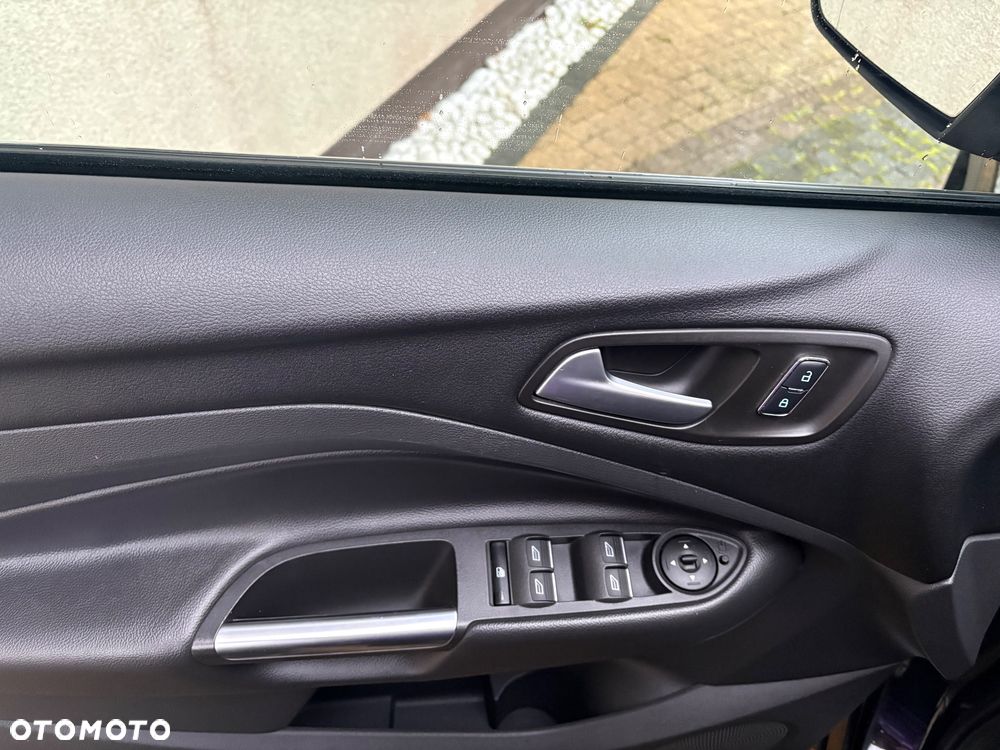 Ford Kuga 1.5 EcoBoost 2x4 Trend - 3