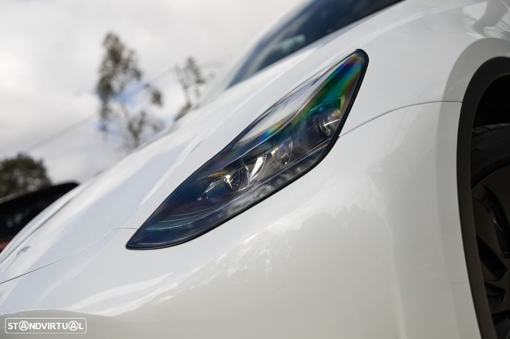 Tesla Model Y Standard RWD - 11