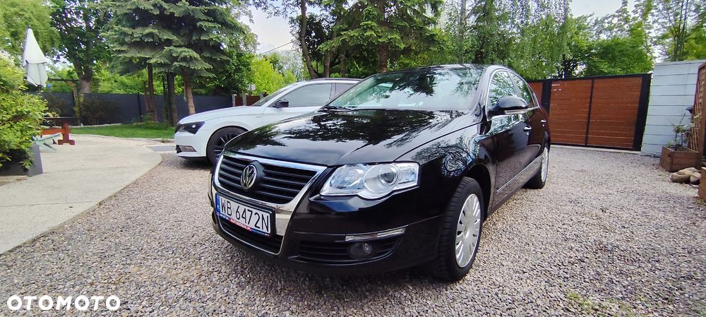 Volkswagen Passat 1.6 FSI Comfortline - 1