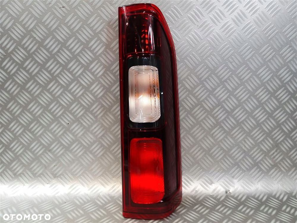 Lampa prawa tylna tył Opel Vivaro II 2014-2019 TRAFIC 265504656R ORYGINAŁ - 1