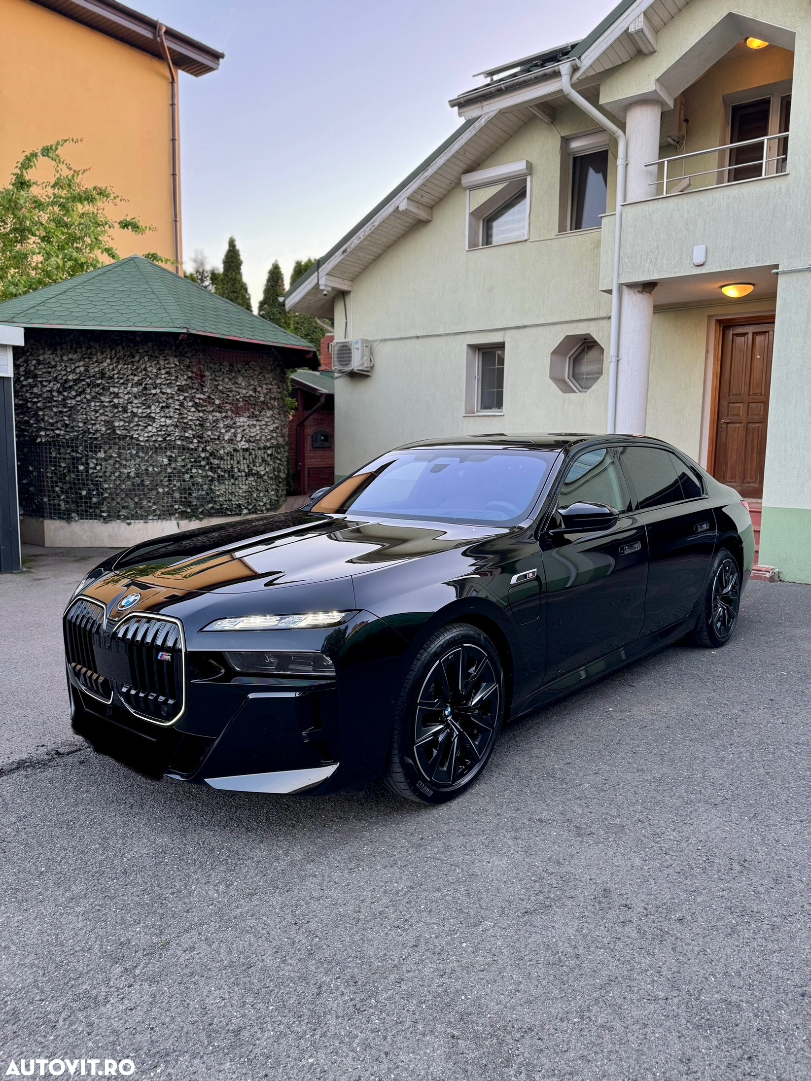 BMW M7 M760e xDrive AT PHEV - 3