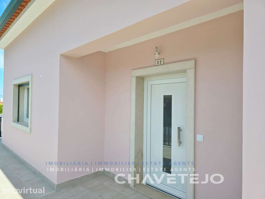 Moradia totalmente nova com 3 quartos enorme garagem para venda em ... - Grande imagem: 4/37
