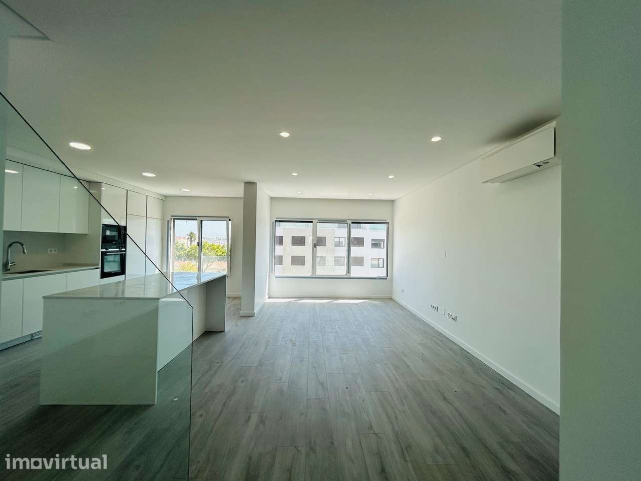 Moderno T4 Duplex com Terraço e Garagem - Grande imagem: 3/22