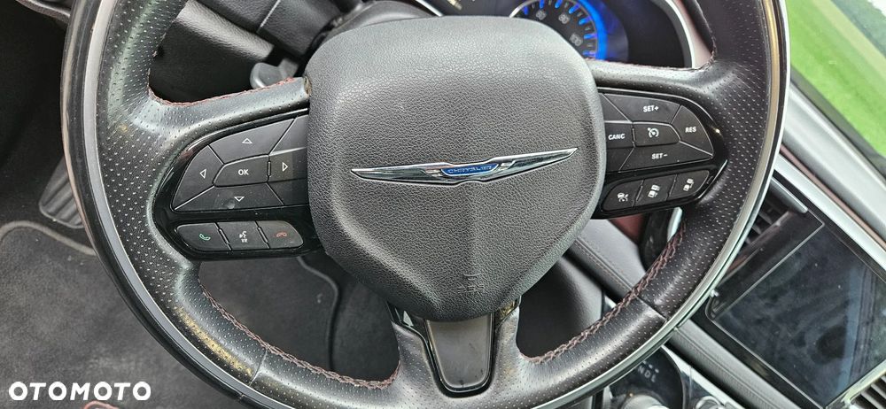 Chrysler Pacifica - 28