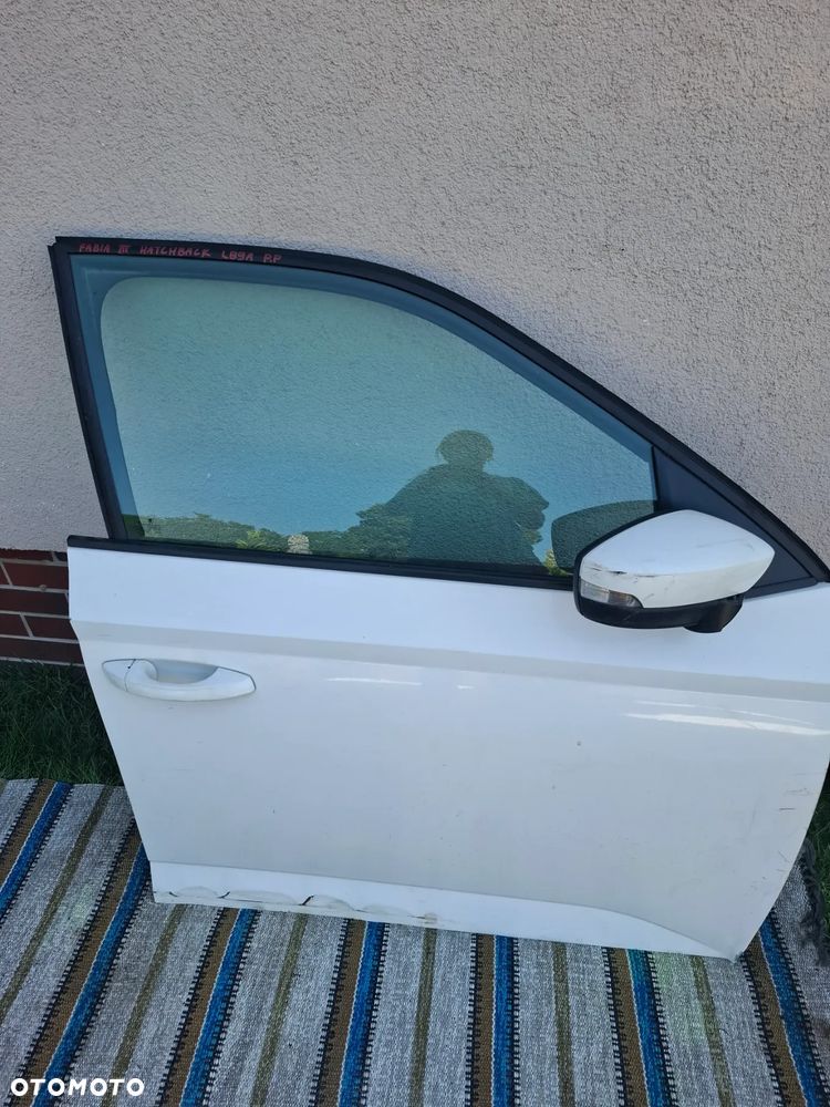 Drzwi prawe przednie Skoda Fabia III kod lakieru LF9E