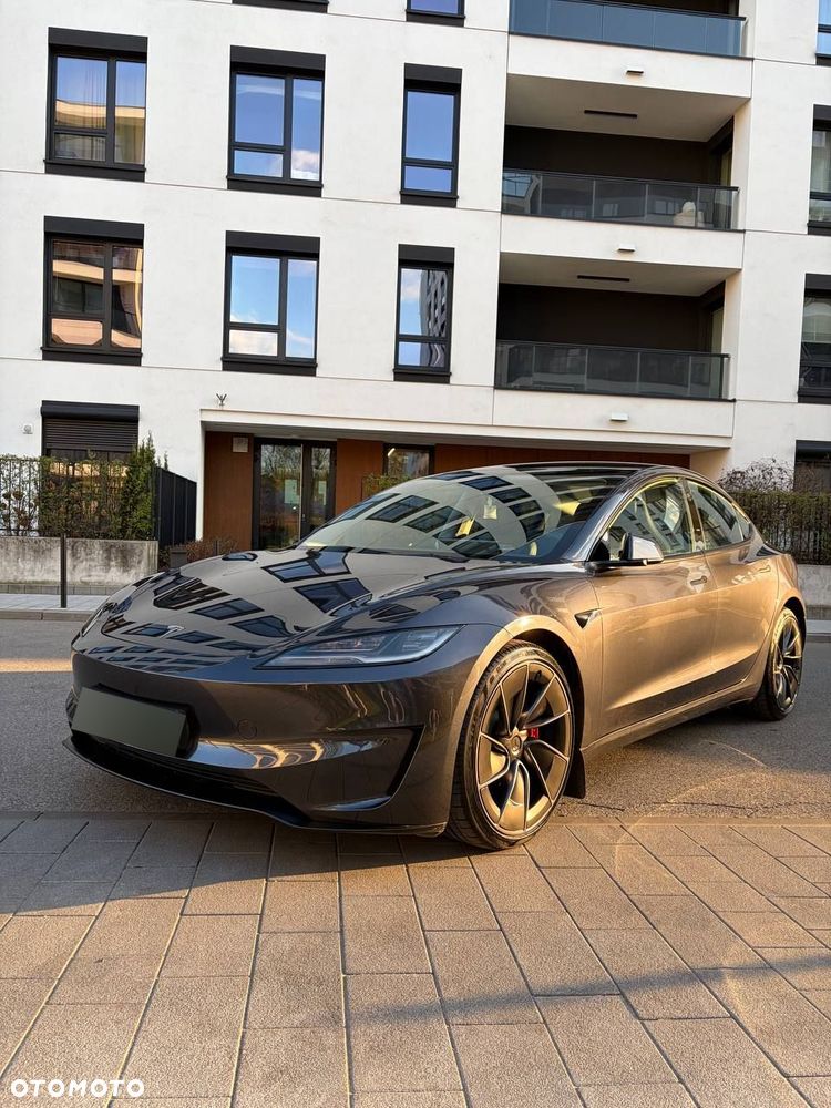 Tesla Model 3 - 1