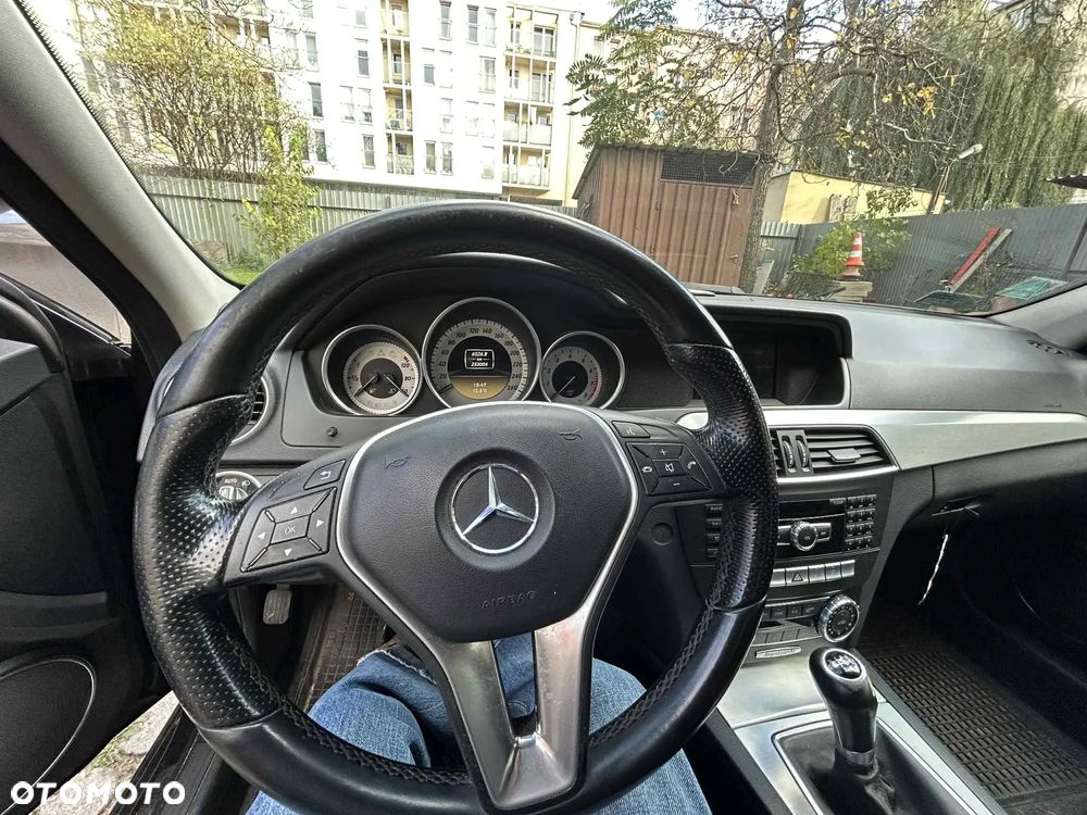 Mercedes-Benz Klasa C 180 CGI BlueEff Avantgarde - 10