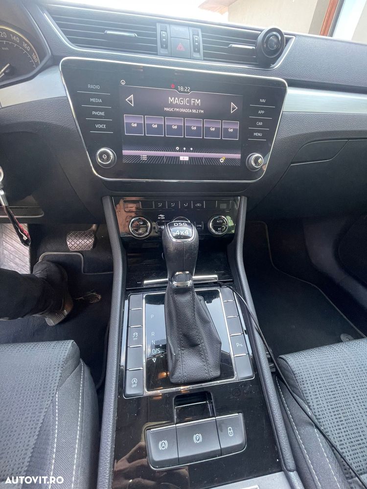 Skoda Superb 2.0 TDI 4X4 DSG L&K - 13