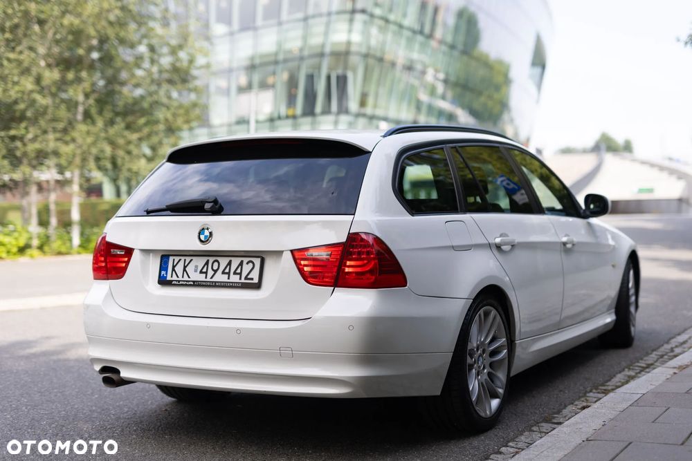 BMW Seria 3 318d DPF - 8