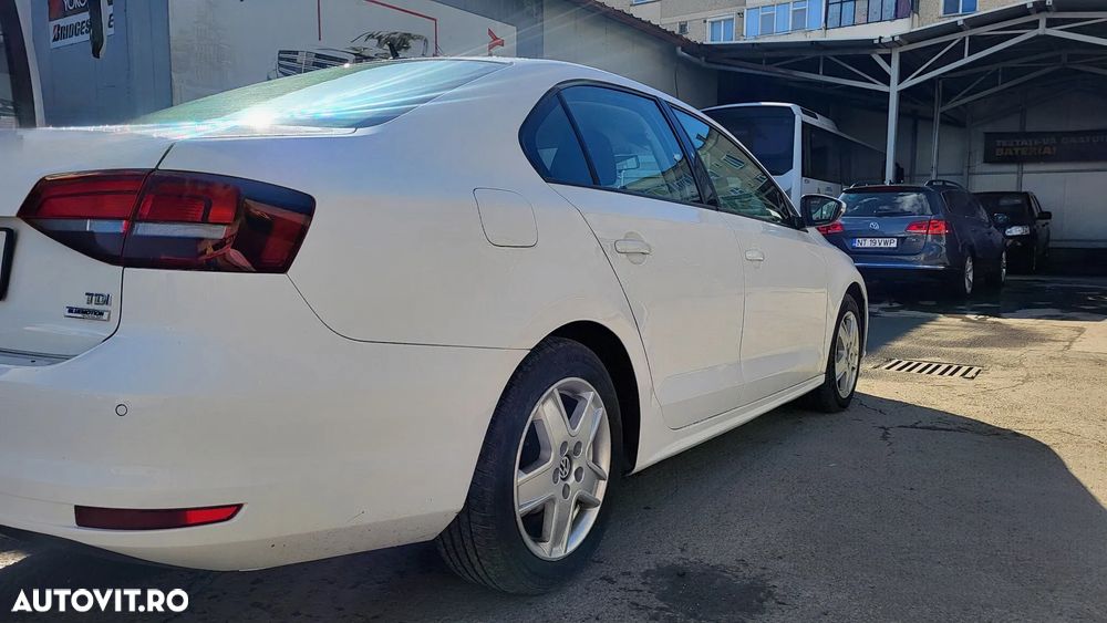 Volkswagen Jetta 2.0 TDI Comfortline - 14