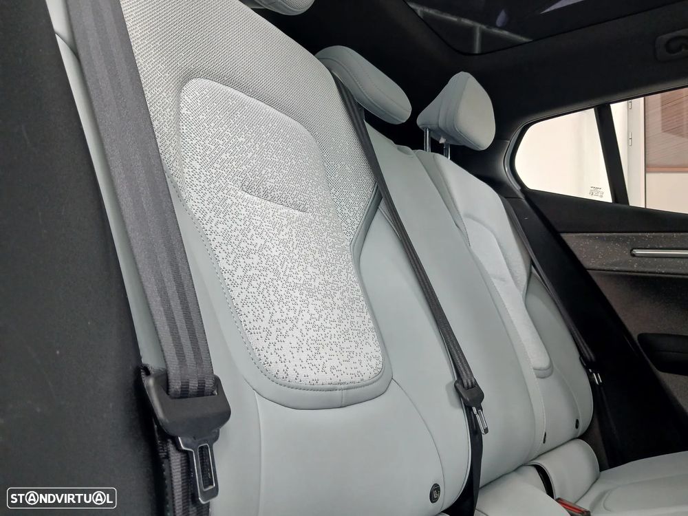 Volvo EX30 69 kWh Single Motor Extended Range Ultra - 16