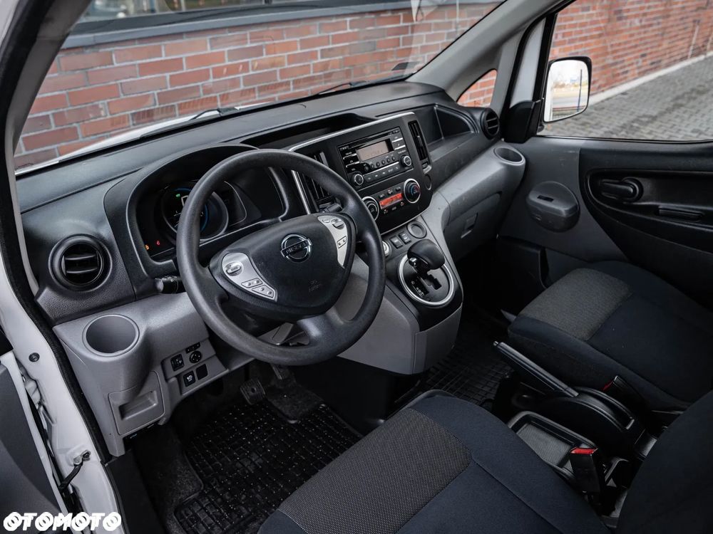 Nissan e-NV200 - 13