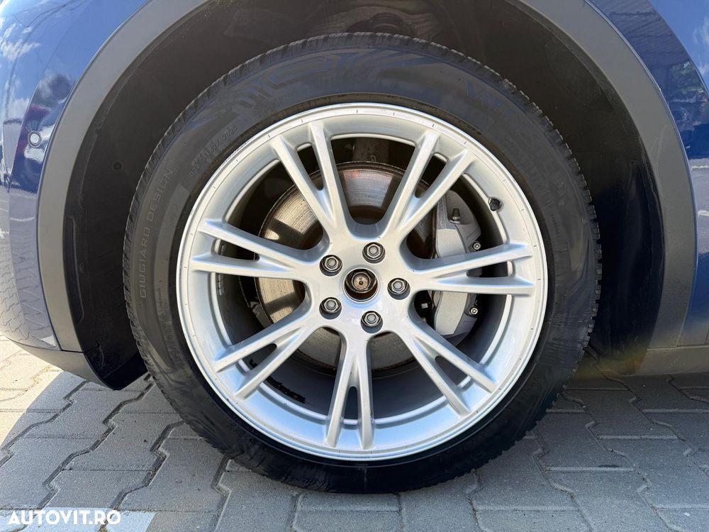 Tesla Model Y - 18