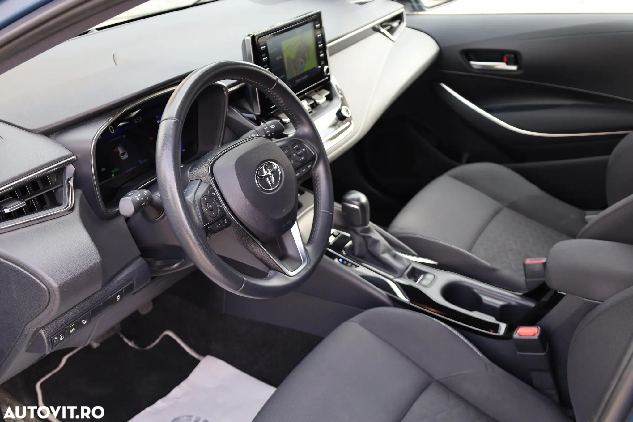 Toyota Corolla 1.8 Hybrid Comfort - 17