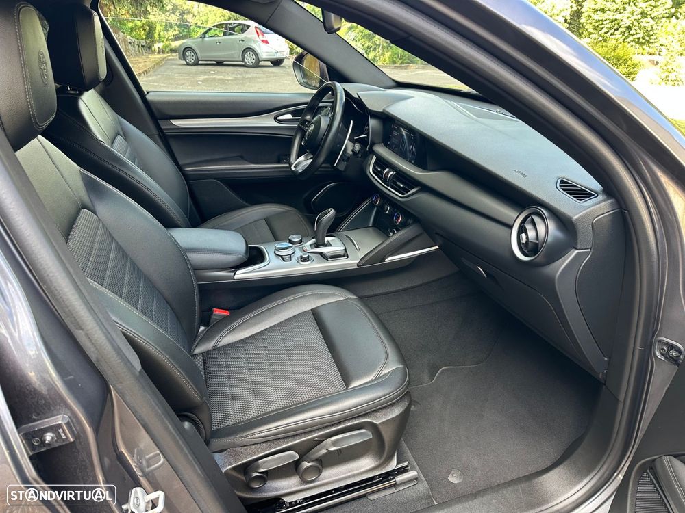 Alfa Romeo Stelvio 2.2 D Sprint Q4 AT8 - 26