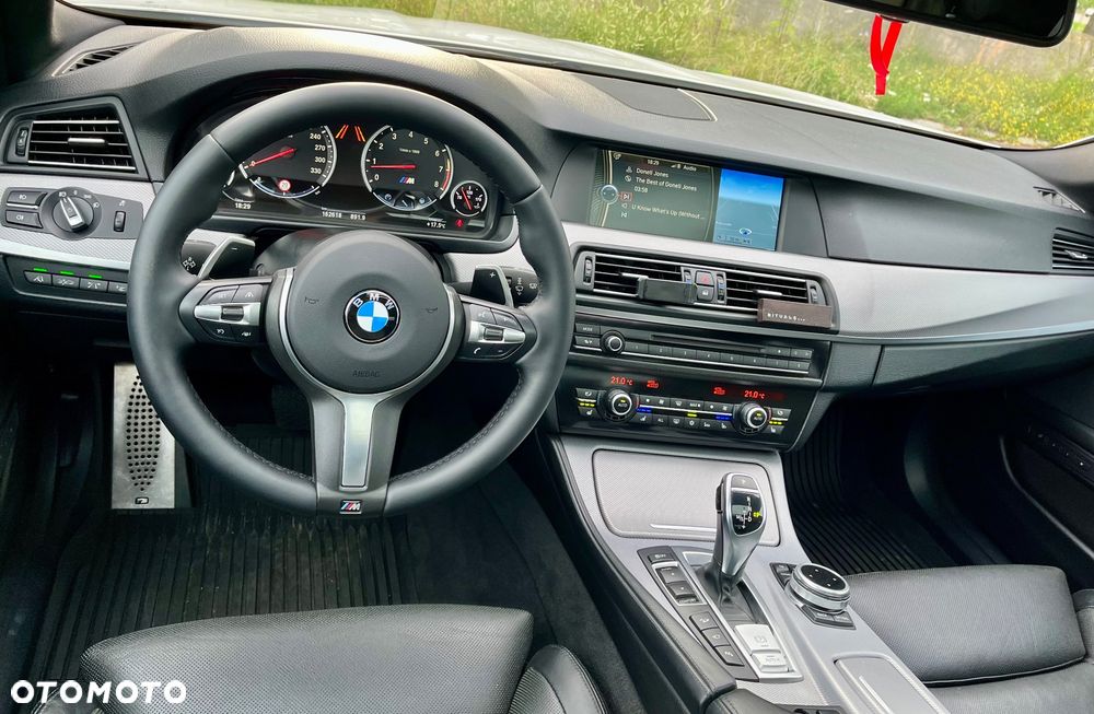 BMW Seria 5 550i xDrive Sport-Aut - 23