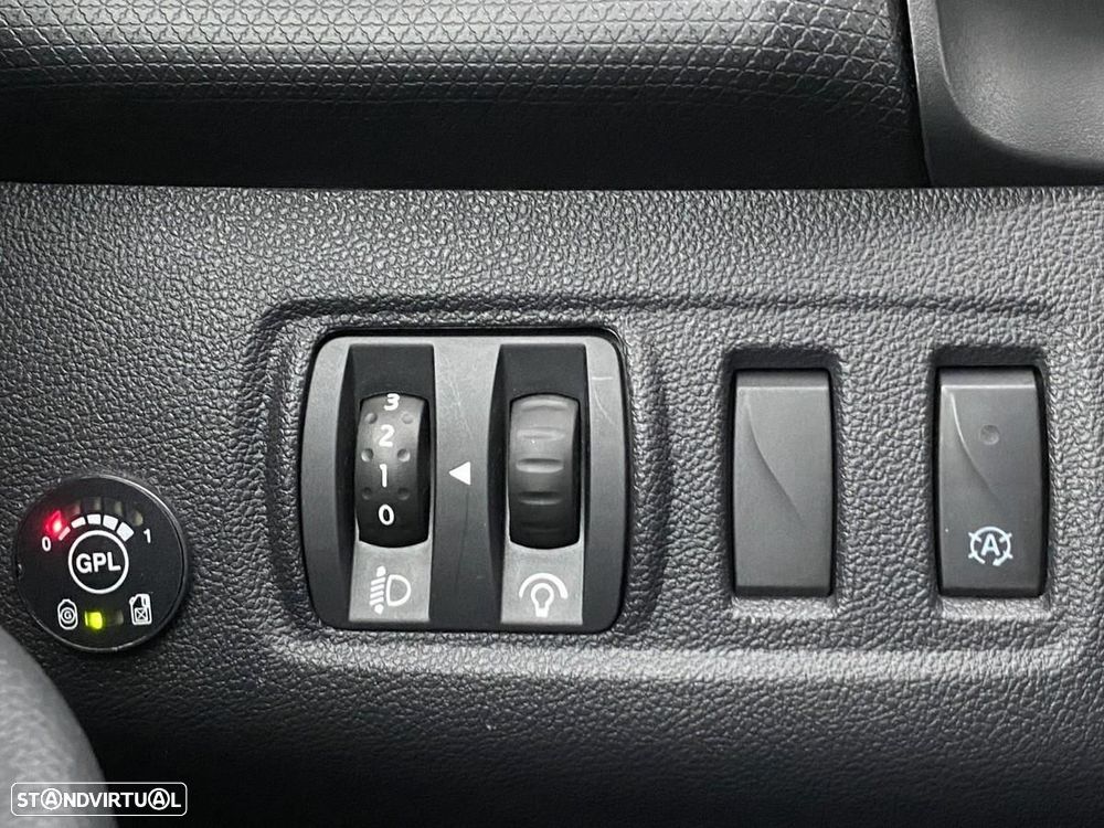 Renault Clio 0.9 TCe Limited Bi-Fuel - 22