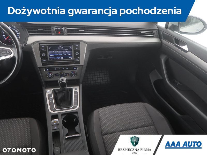 Volkswagen Passat - 10