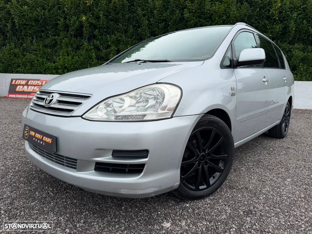Toyota Avensis Verso 2.0 D-4D - 21