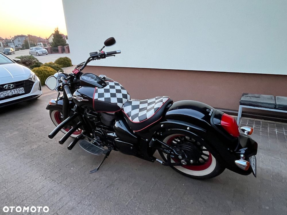 Suzuki Intruder - 7