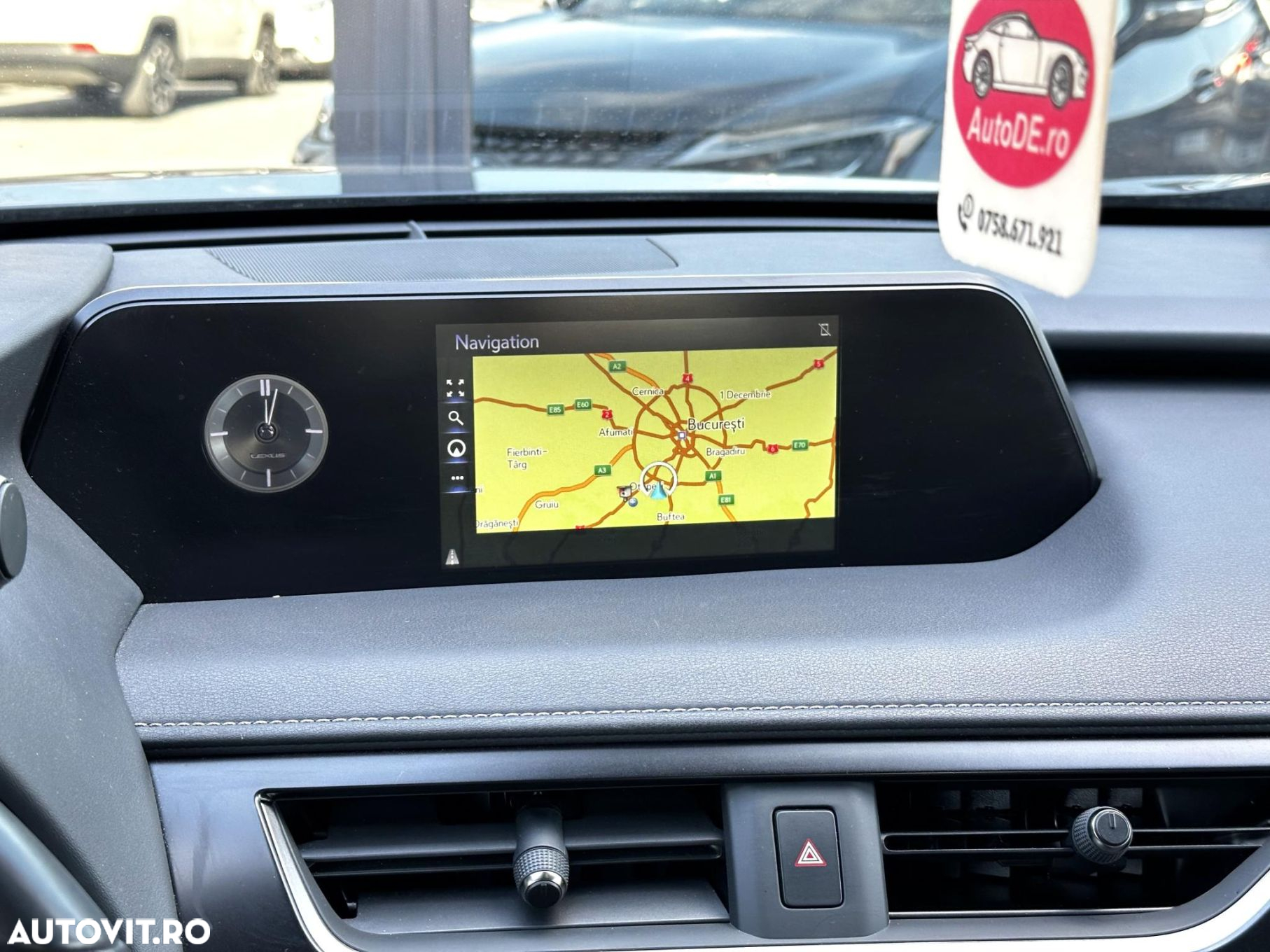 Lexus UX - 12