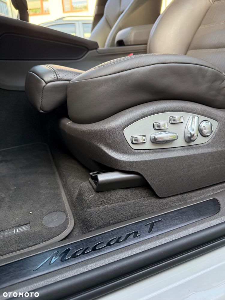 Porsche Macan T - 12