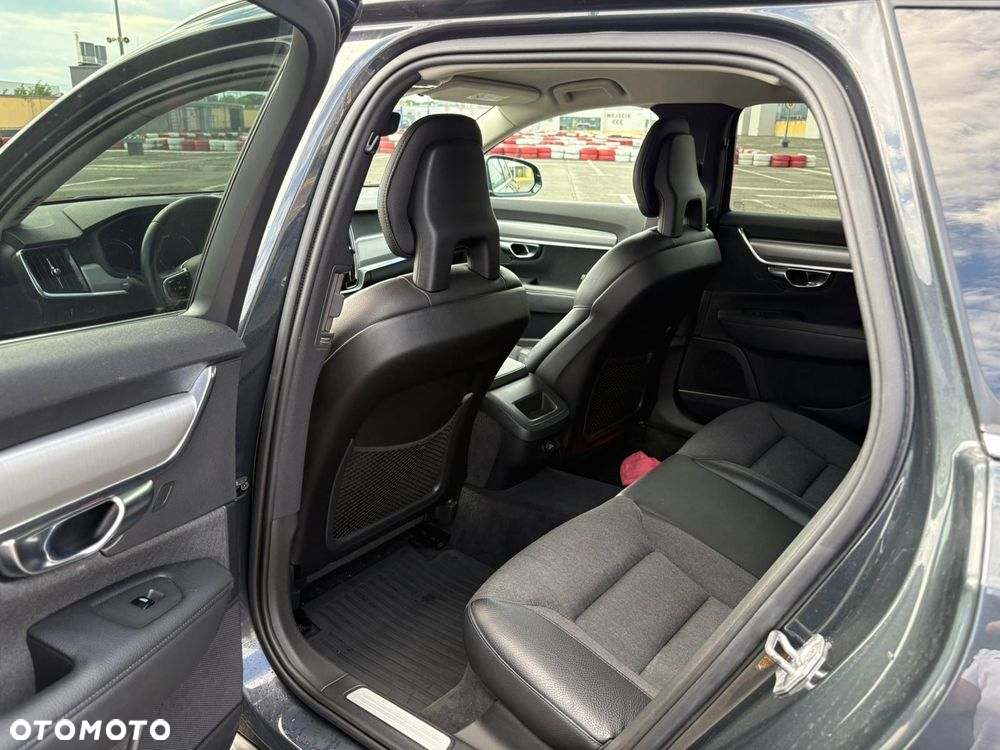 Volvo V90 D4 AWD Geartronic Momentum Pro - 11