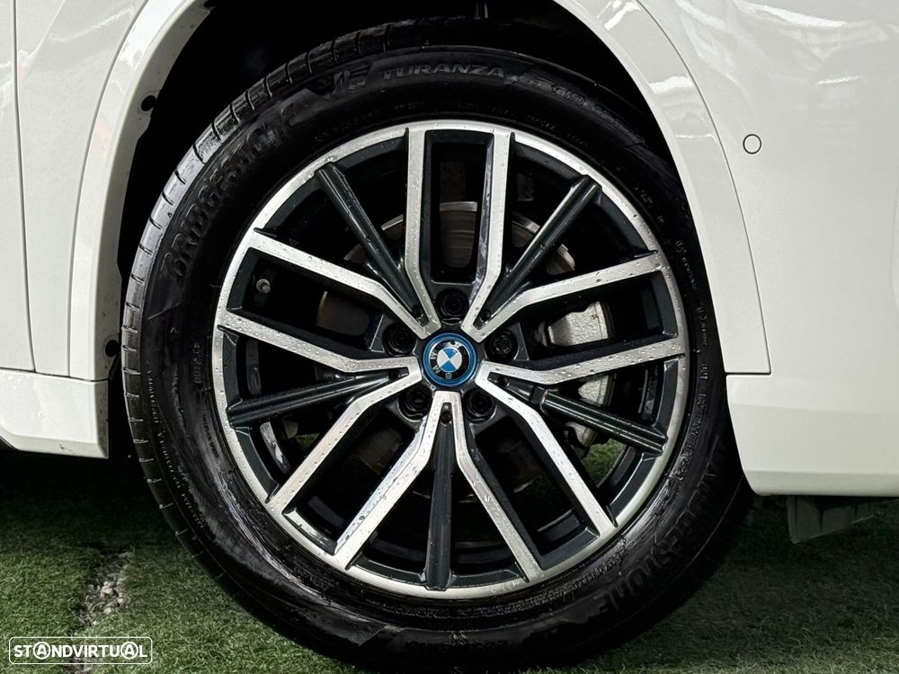 BMW iX1 eDrive20 Pack Desportivo M - 38