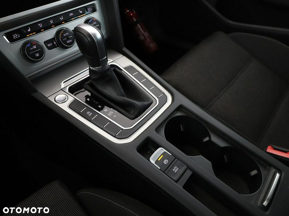 Volkswagen Passat - 28