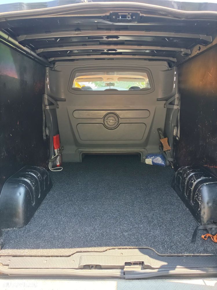 Opel Vivaro - 10