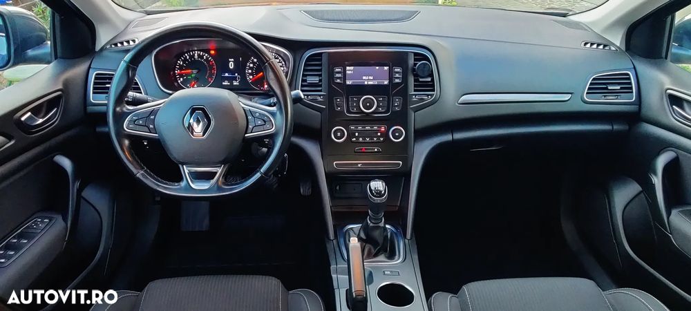 Renault Megane TCE 140 GPF Zen - 11