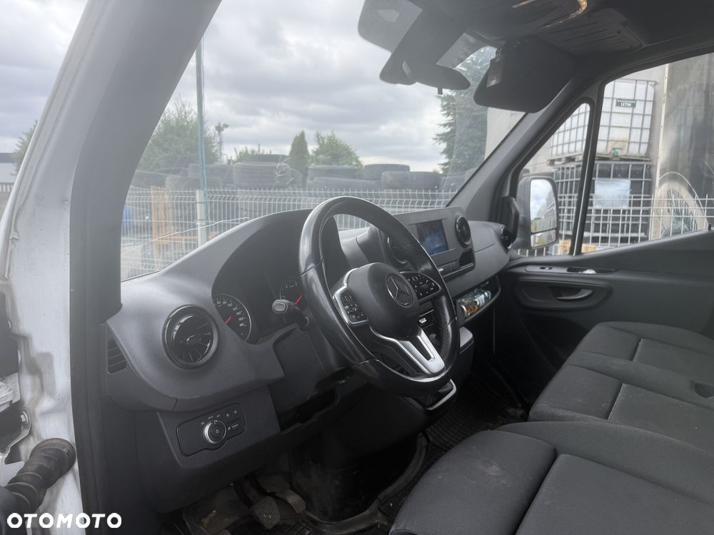 Mercedes-Benz Sprinter - 2
