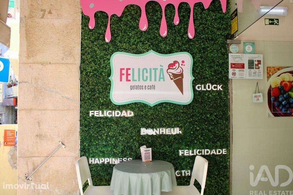 Prédio em Carcavelos e Parede - Grande imagem: 5/15