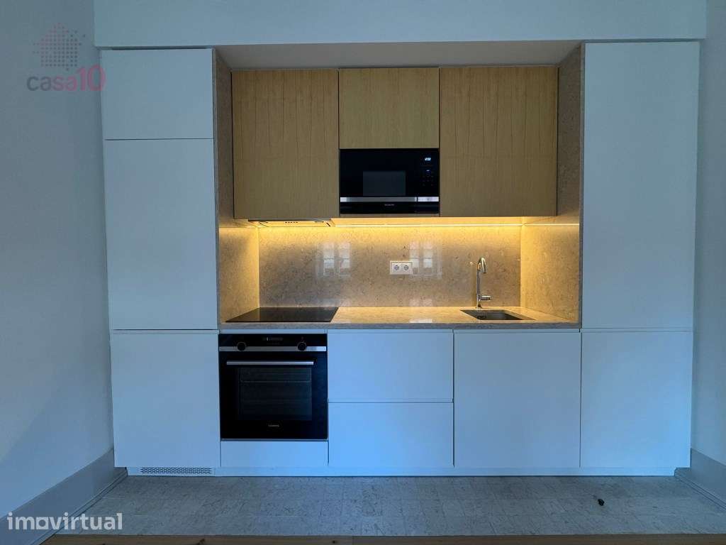 Apartamento T2 recuperado para venda em Alfama, Lisboa - Grande imagem: 3/17
