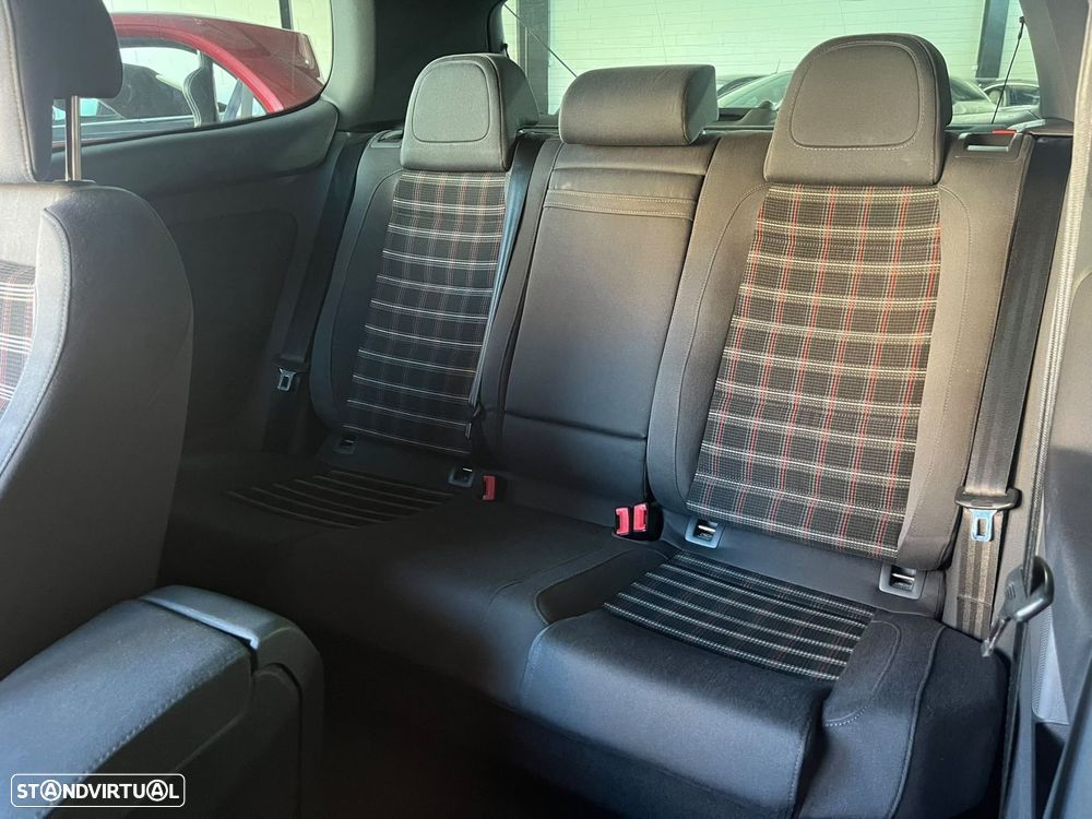 VW Golf 2.0 GTi - 13