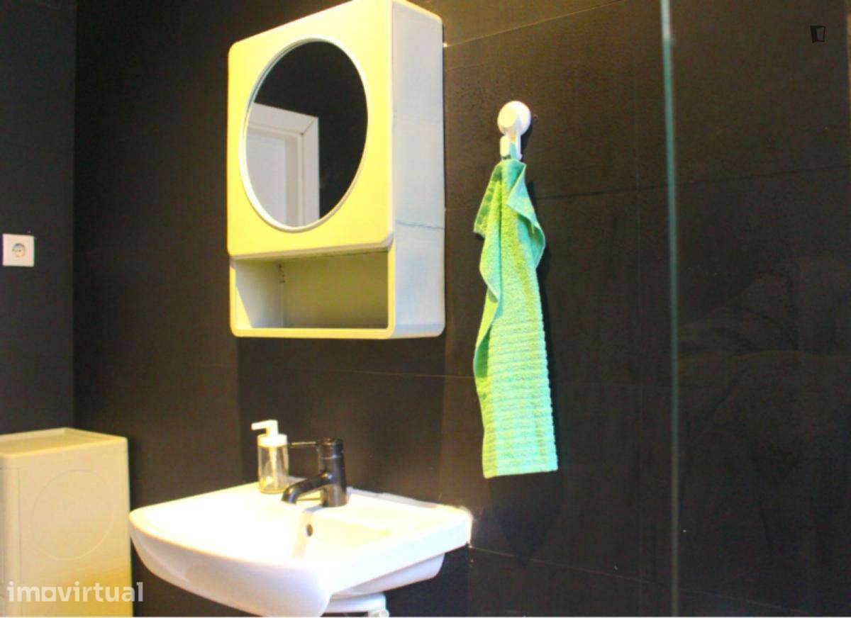 Quarto - localizado em Paranhos Porto - Grande imagem: 3/32