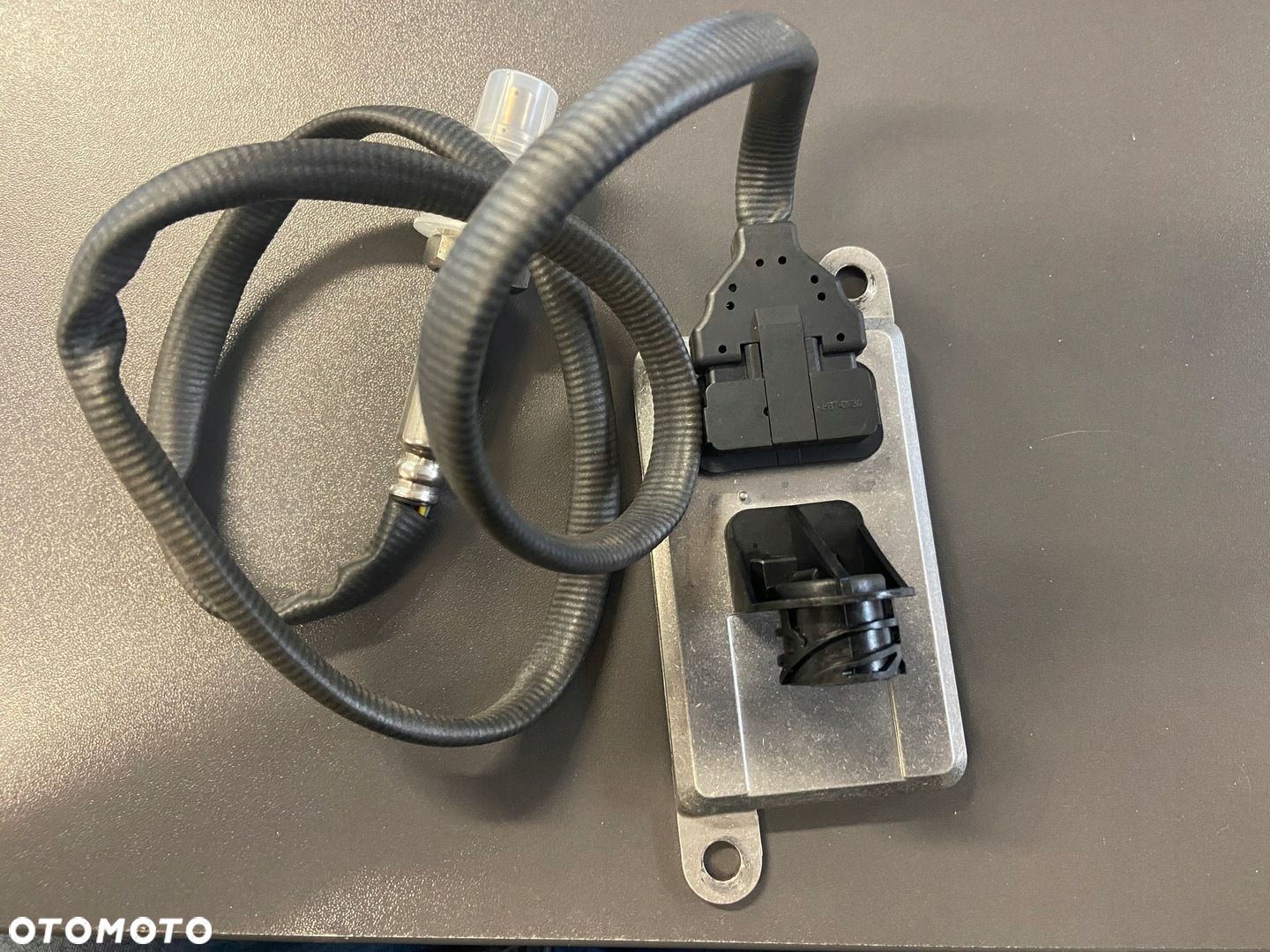 CZUJNIK SPALIN SENSOR NOX HELLA KATALIZATOR 6PN 358 186-091 SCANIA EURO5 - 1