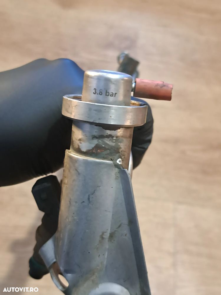 Rampa injectoare supapa retur 3.8 bar si 6 injectoare Originala Mercedes cod motor M104 E-class W124 1995-1995, S-class W140 1991-1998, C-class W202 - 4