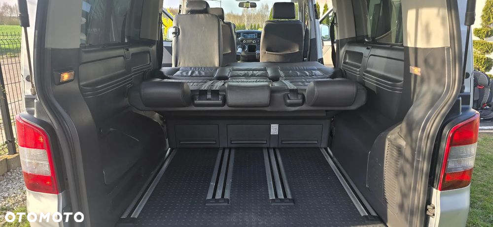 Volkswagen Multivan - 11