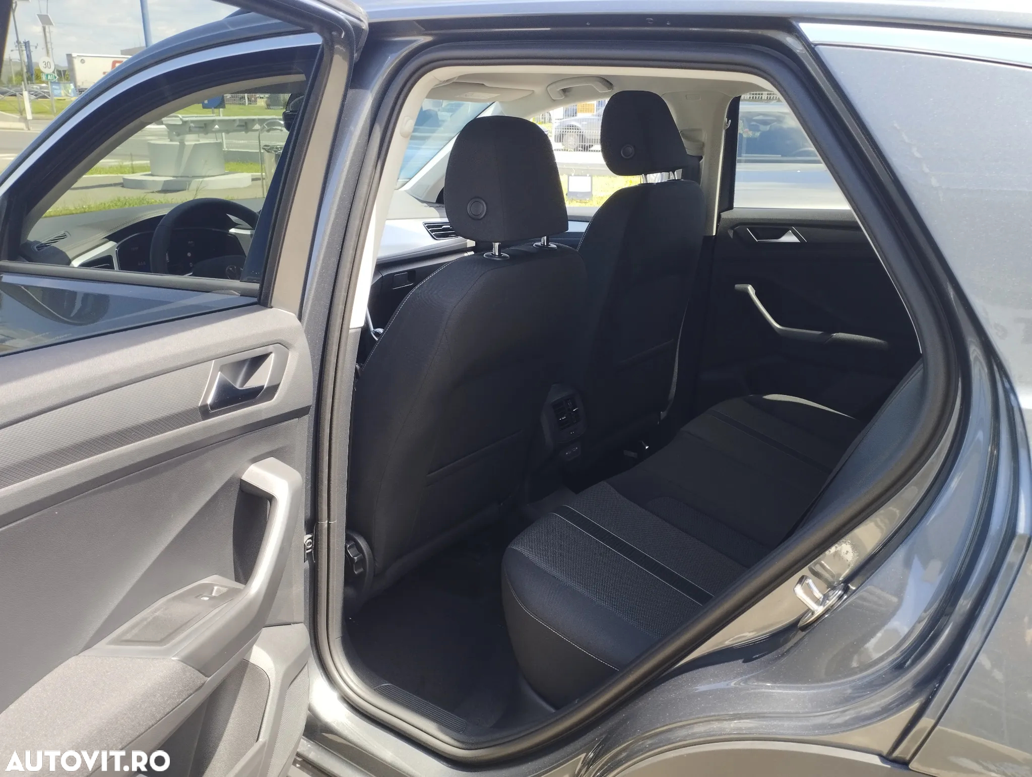 Volkswagen T-ROC 1.0 TSI Advanced - 12
