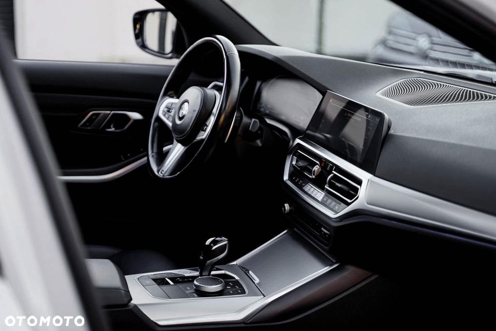 BMW Seria 3 320d xDrive MHEV M Sport sport - 22