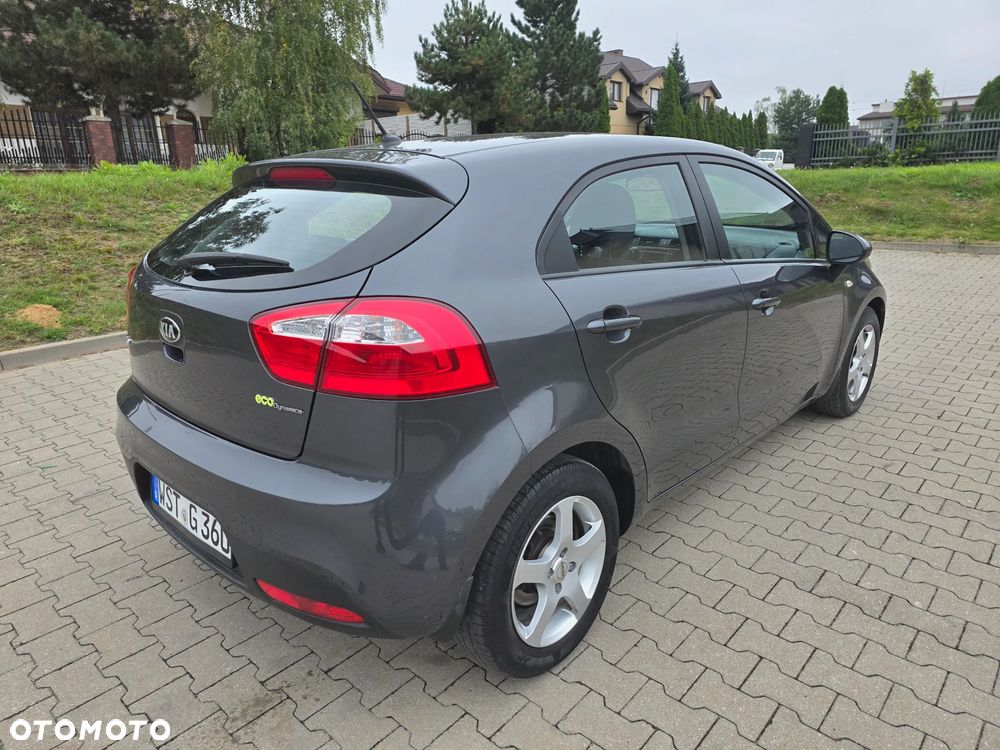 Kia Rio - 4