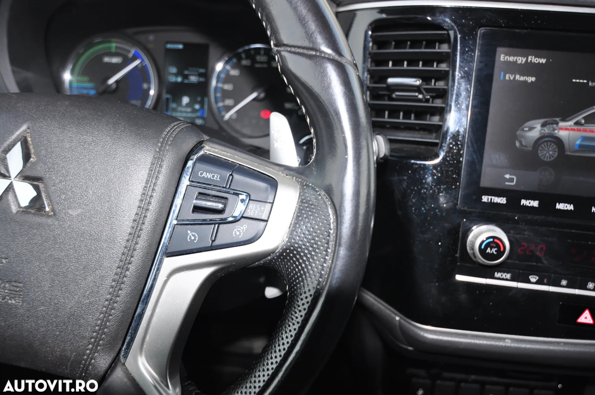 Mitsubishi Outlander 2.4 4WD Plug-In Hybrid - 20