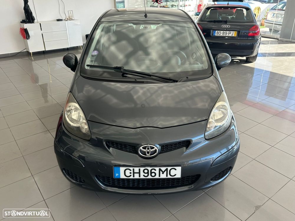 Toyota Aygo 2011 photo 2
