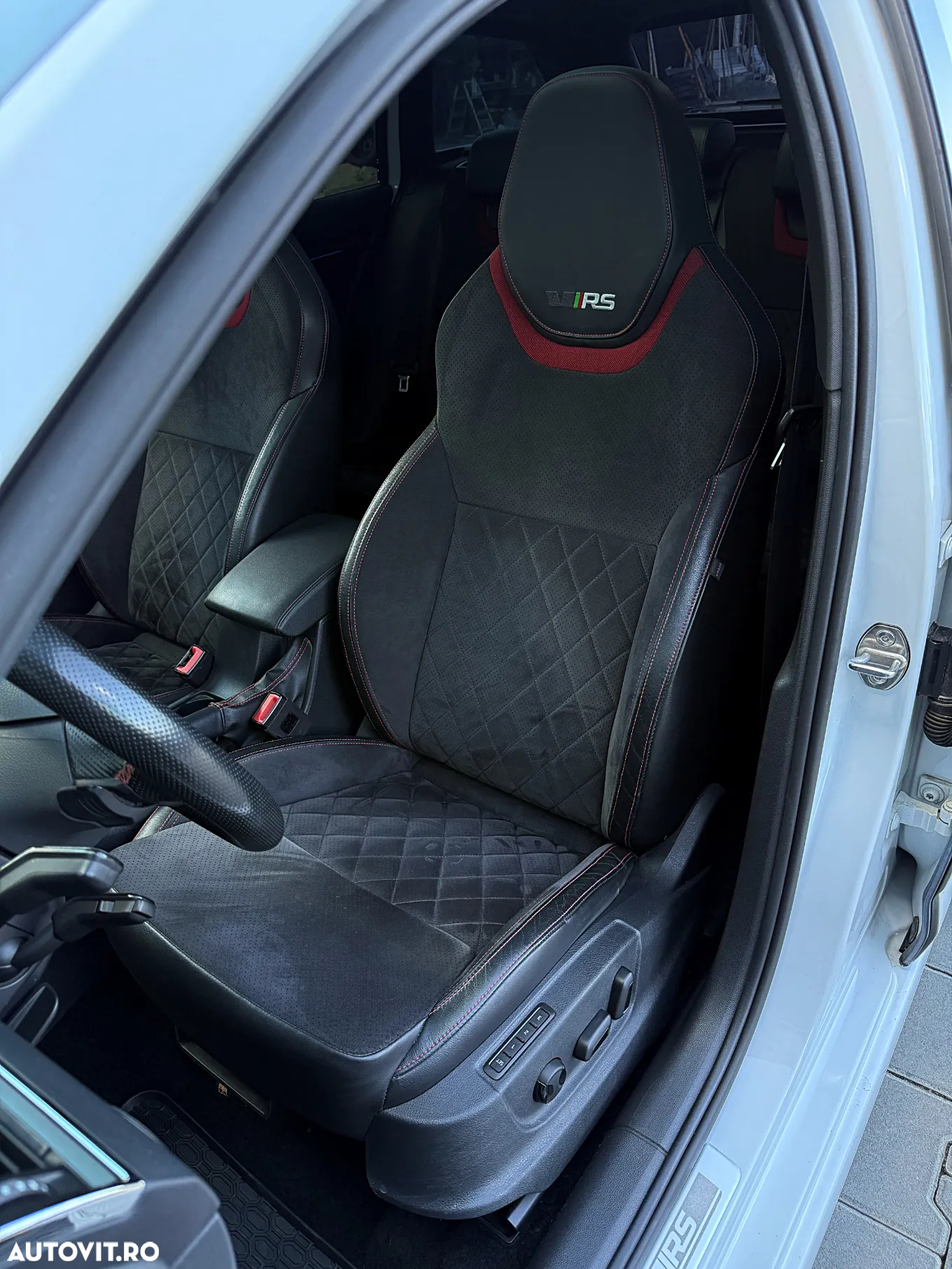 Skoda Octavia 2.0 TDI DSG RS - 26